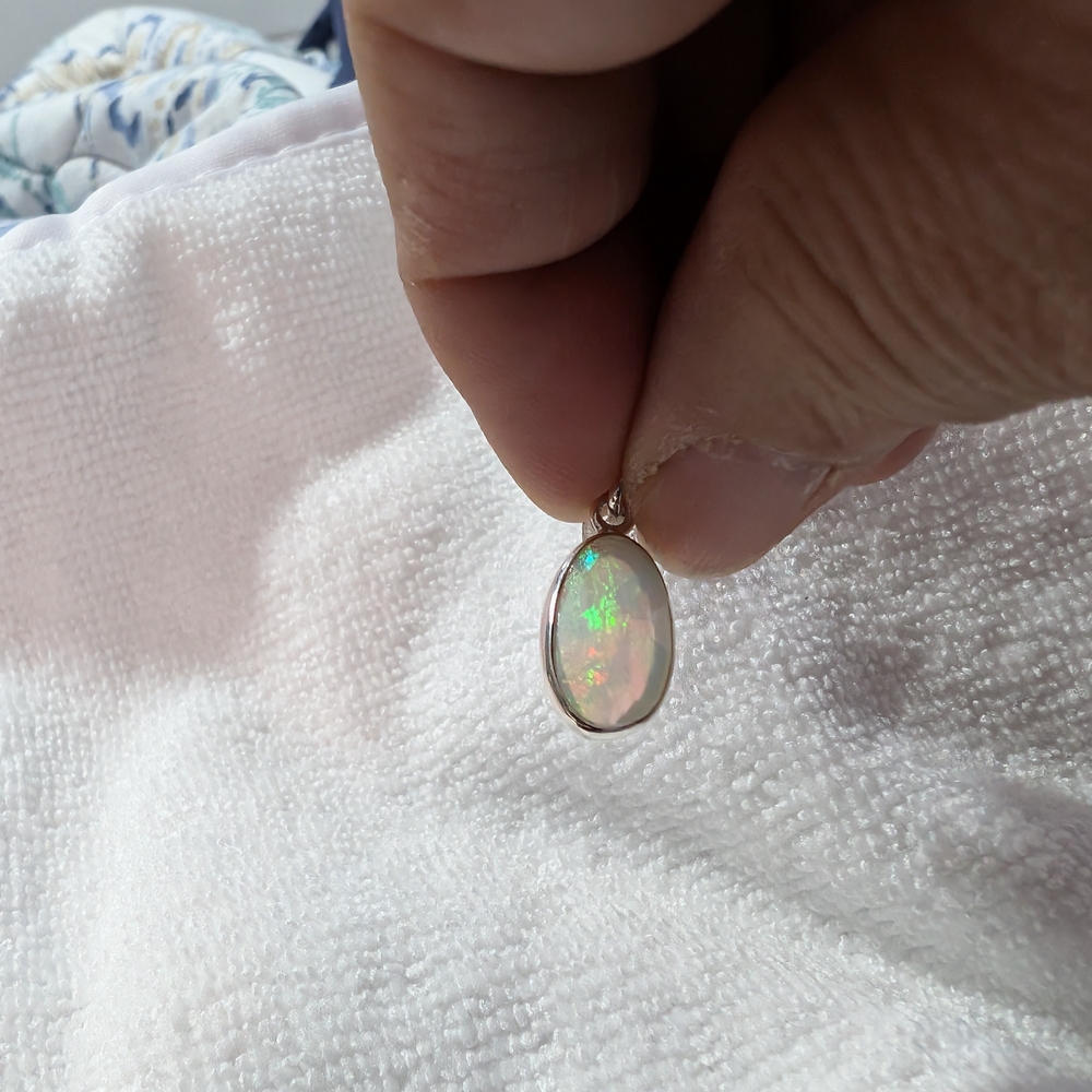 Elegant Ethiopian Opal Pendant in Silver Setting - Picture 4 of 5
